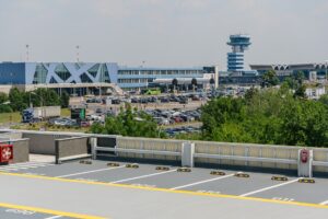 parcare langa aeroportul Otopeni